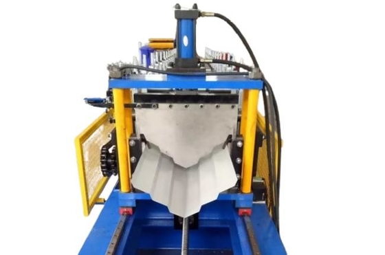 4kw High Performance Ridge Cap Roll Forming Machine για το σύστημα οροφής χωρίς συγκόλληση