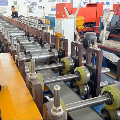 Μηχανή σχηματισμού κυλίνδρων με ρυθμιζόμενο πλάτος